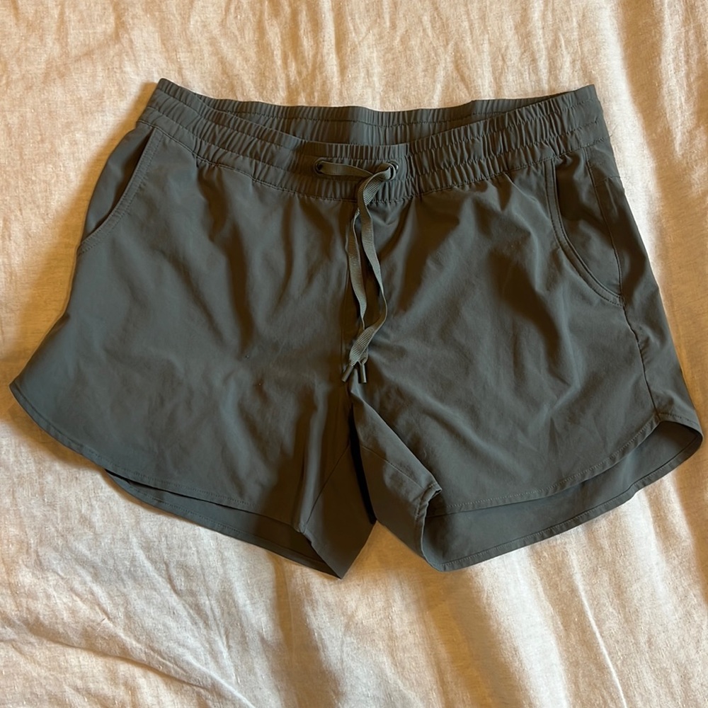 Eddie Bauer Pull On Shorts